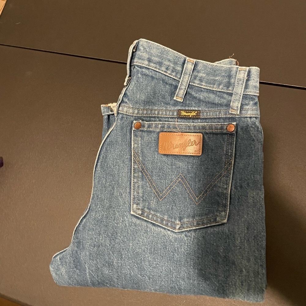 Worn Mens wrangler 13mwz 31x38 jeans